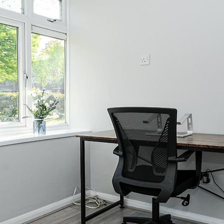 Greater London, 1 Bed London Flat, Parking, Nr Metro Stations, 15Mins To London Lejlighed Eksteriør billede
